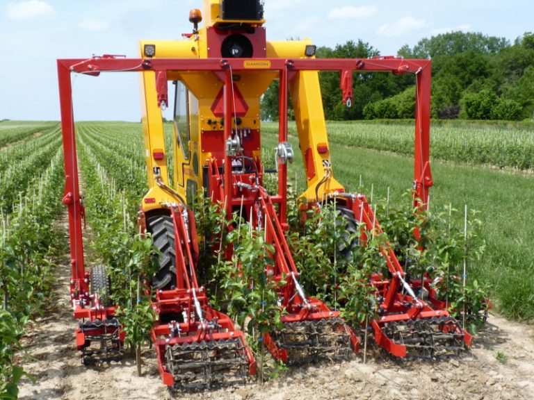 Vijf rijen schoffelen in een werkgang op harde leemgrond onmogelijk?