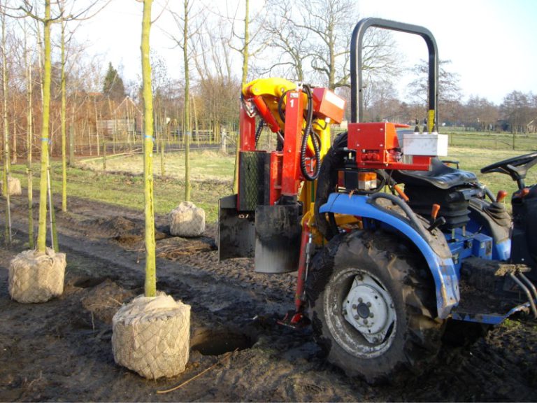 KLR kluitenrooier driepunts aanbouw - Kluitensteker