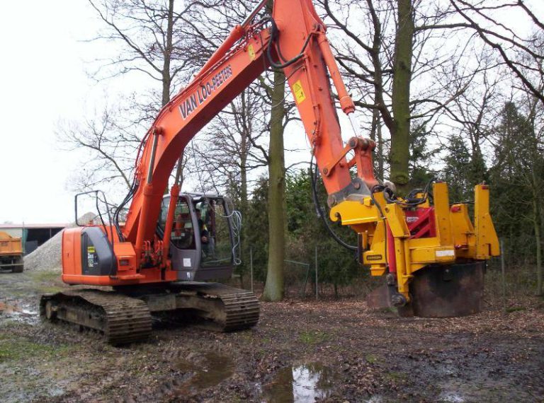 KLR kluitenrooier aanbouw aan kraan - Kluitensteker
