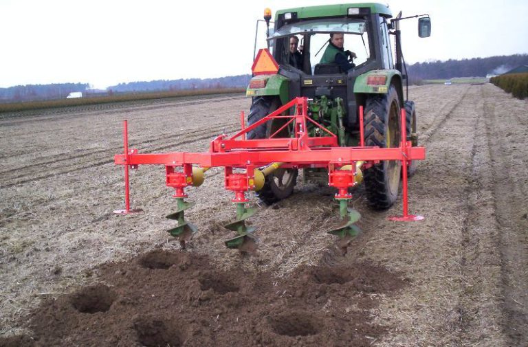 grondboor op tractor