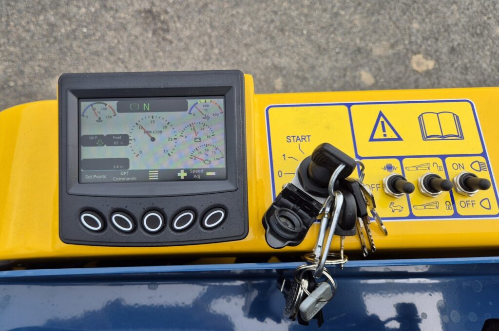 FZ-130 AV dashboard bij veiligheidsbeugel