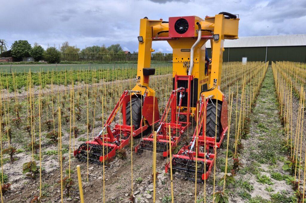 HWD-360 met 3x SF 75 schoffelmachines met torsiewieders