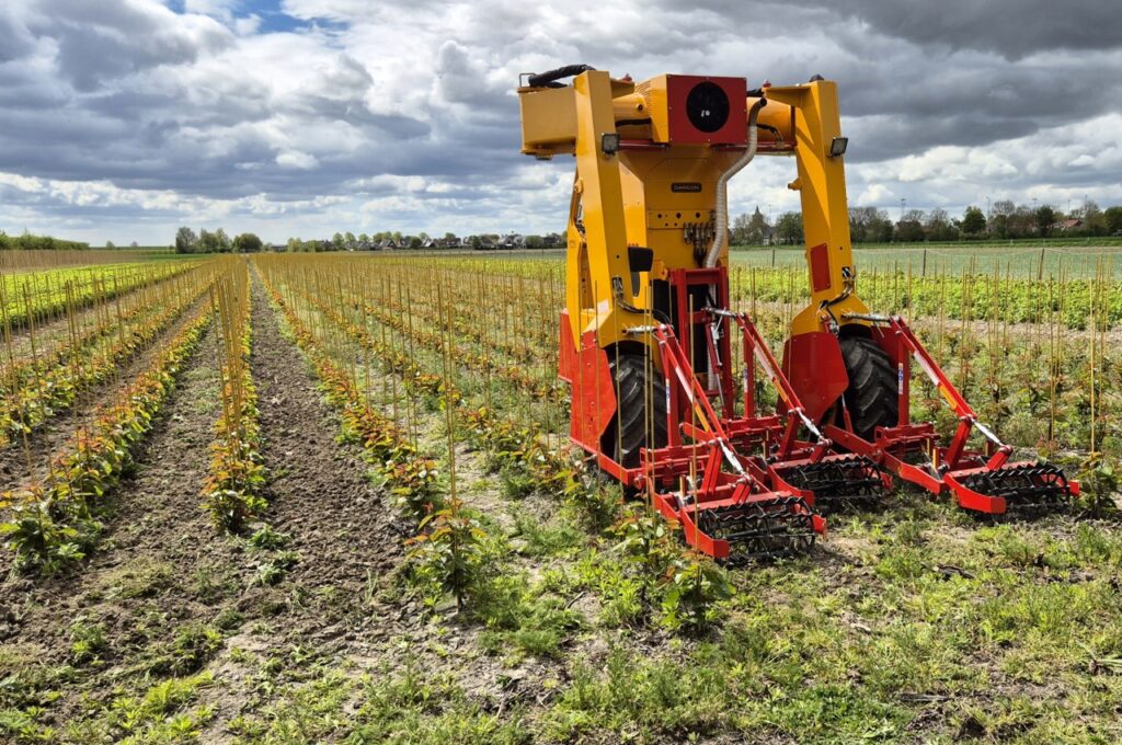 HWD-360 met 3x SF 75 schoffelmachines met torsiewieders