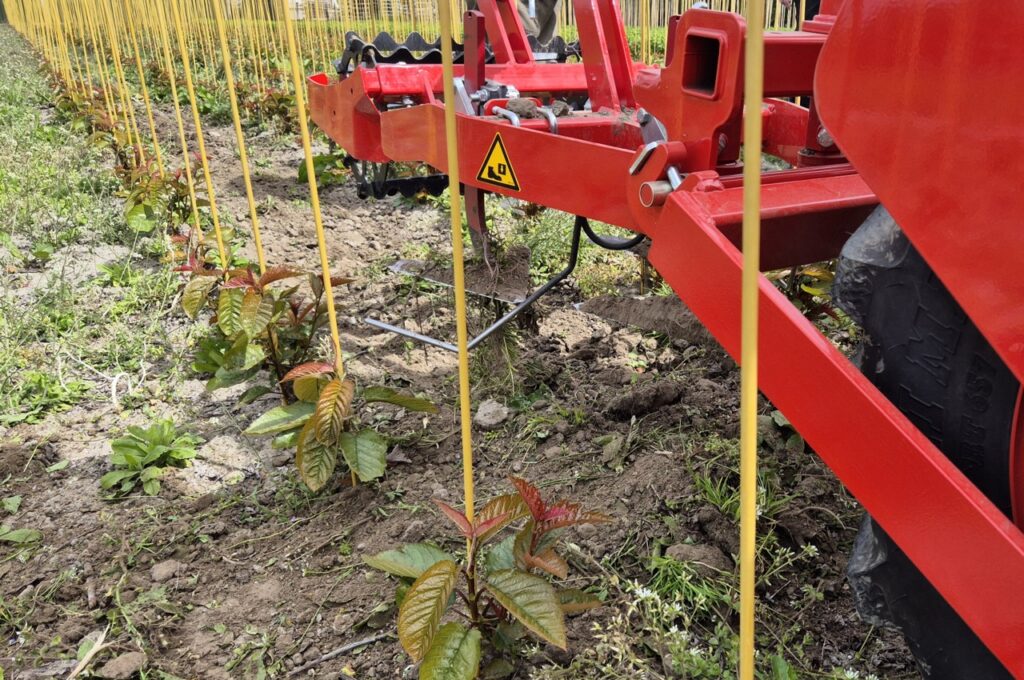 HWD-360 met 3x SF 75 schoffelmachines met torsiewieders