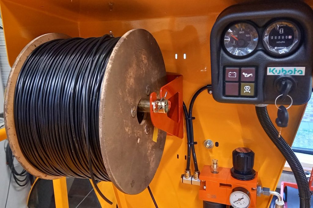 Bindbuisrolhouder tegen schutbord